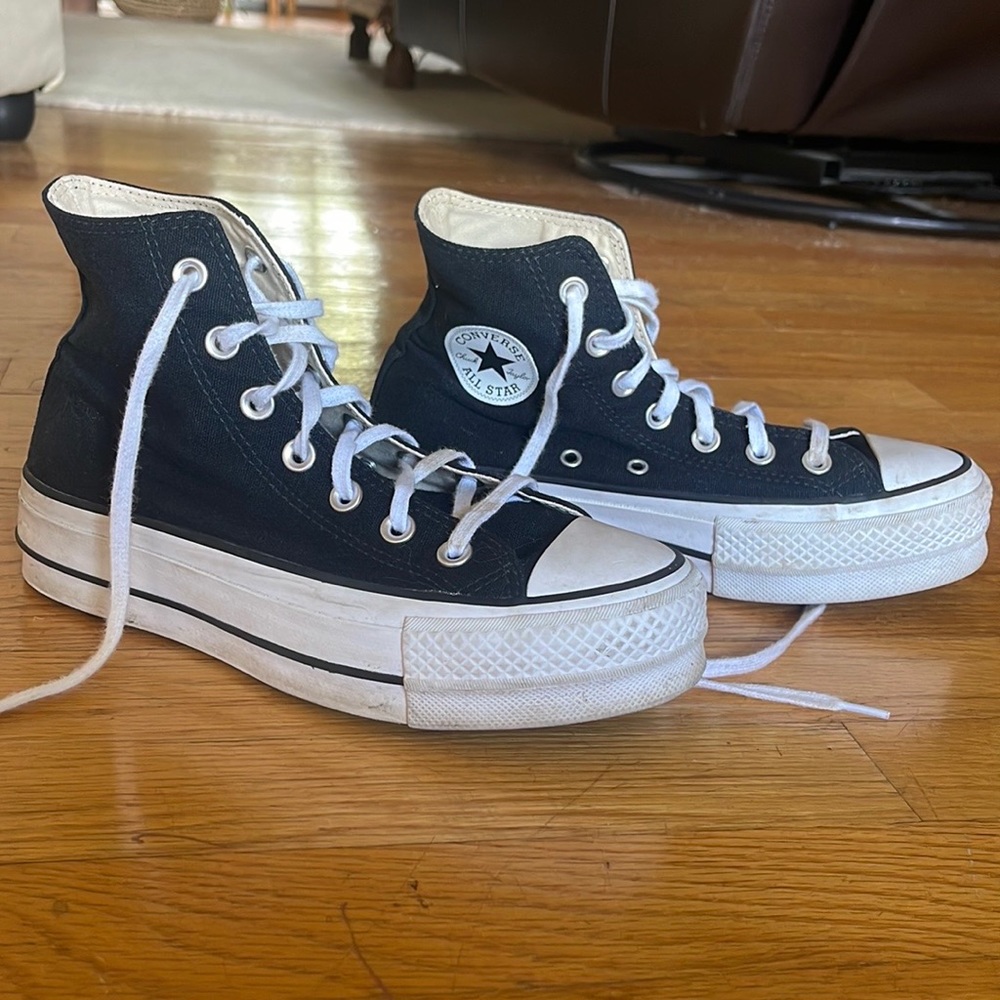 Womens size 6 Black platform converse